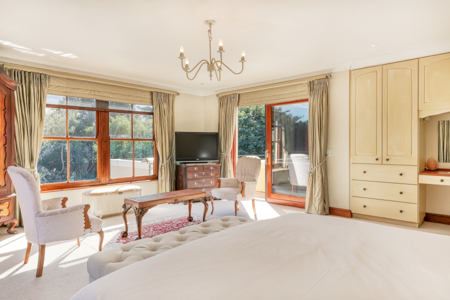 7 Bedroom Property for Sale in Zwaanswyk Western Cape